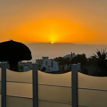 Апартаменти Spacious Art With Large Terrace, Relaxing Ocean View, Near Beaches