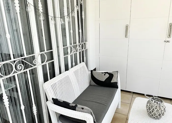 Апартаменти Spacious Art With Large Terrace, Relaxing Ocean View, Near Beaches Адехе