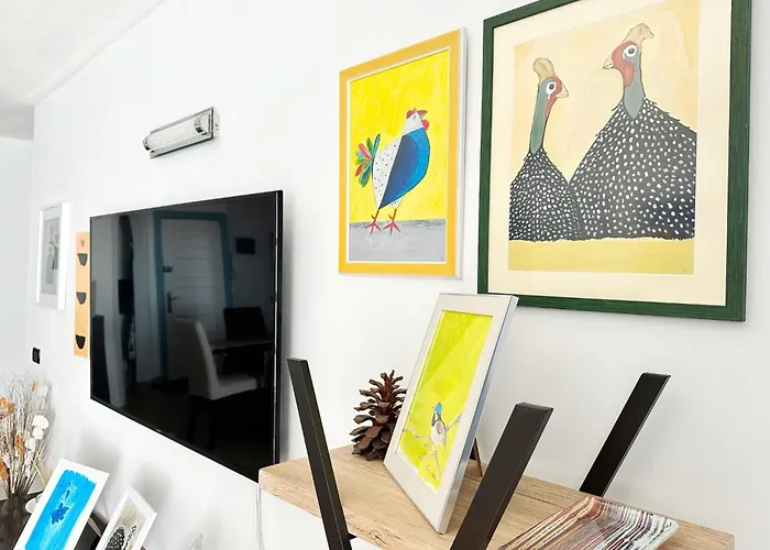 Spacious Art With Large Terrace, Relaxing Ocean View, Near Beaches