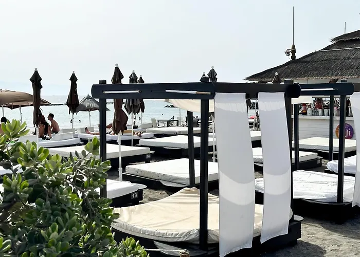 Spacious Art With Large Terrace, Relaxing Ocean View, Near Beaches