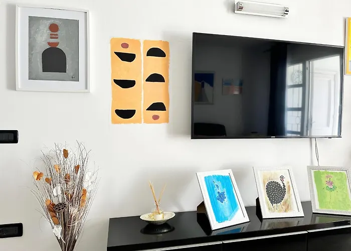 Апартаменти Spacious Art With Large Terrace, Relaxing Ocean View, Near Beaches