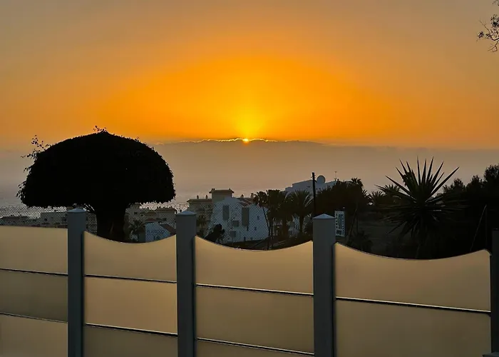 Апартаменти Spacious Art With Large Terrace, Relaxing Ocean View, Near Beaches