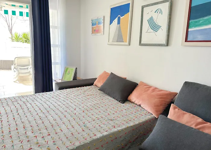 Spacious Art With Large Terrace, Relaxing Ocean View, Near Beaches Адехе