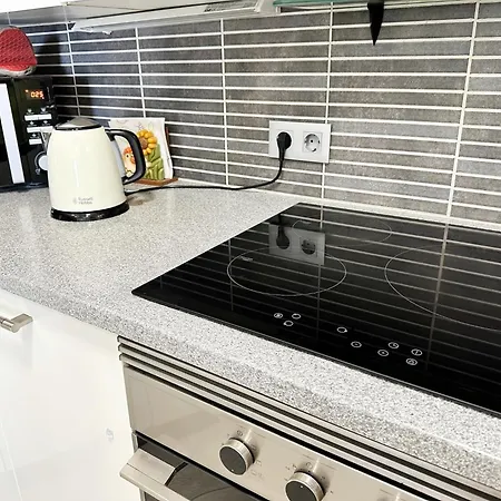 Relaxing Ocean View, Spacious Art With Large Terrace, Near Beaches 아데제