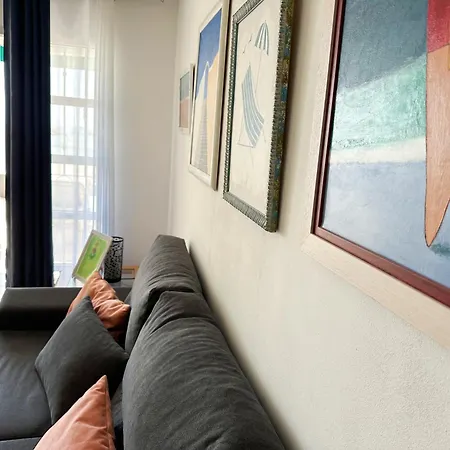 Relaxing Ocean View, Spacious Art With Large Terrace, Near Beaches * 아데제