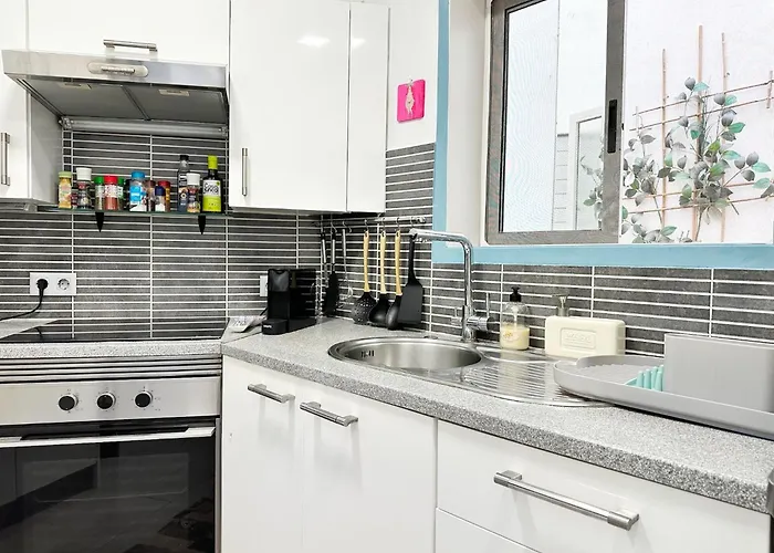 Spacious Art With Large Terrace, Relaxing Ocean View, Near Beaches